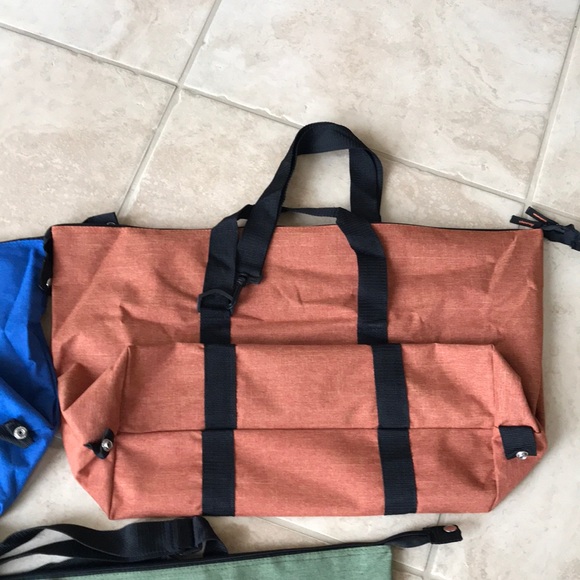 A bundle of three duffel  bag - Picture 8 of 16